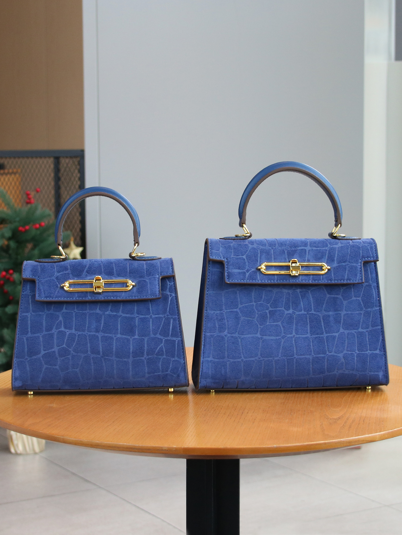Leatherwork Patterns Free - Fall/winter 2025 retro frosted crocodile pattern
